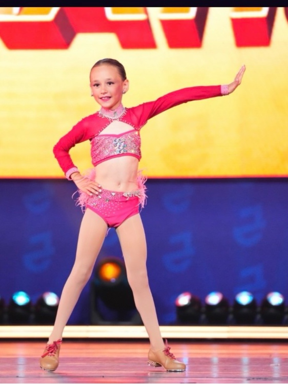 Glamour dance costume 
Red feather rhinestone two piece